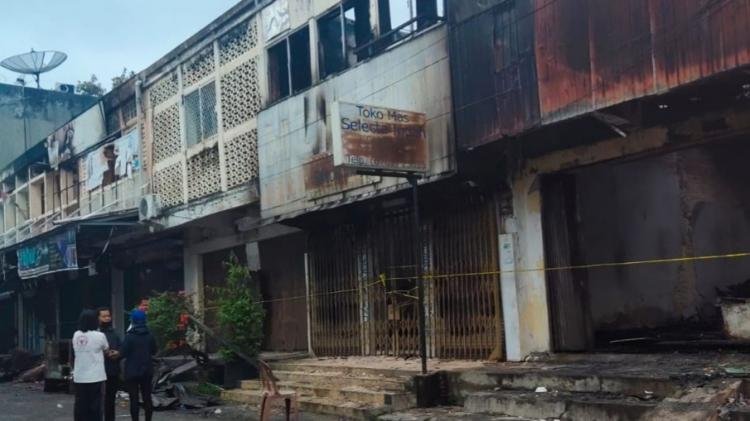Kebakaran Malam Tahun Baru, 6 Ruko di Pekanbaru Termasuk Toko Mas Hangus