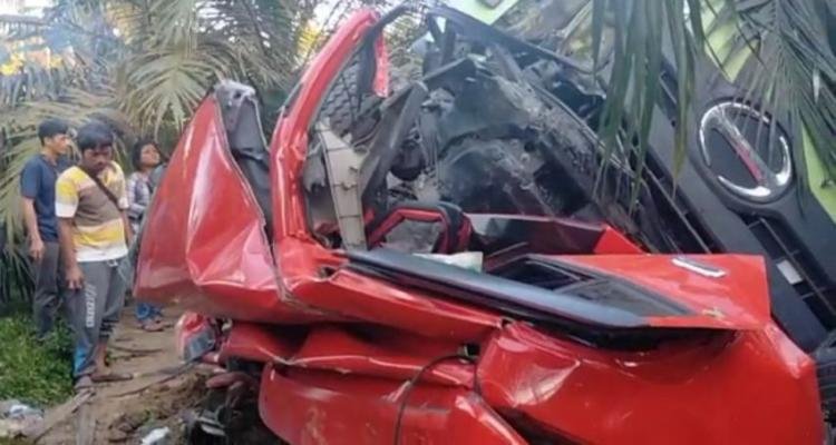 Kecelakaan Maut di Jalan Lintas Timur Pelalawan, 2 Mobil Minibus Ringsek