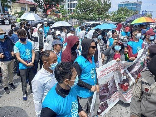 Ratusan Imigran di Pekanbaru Gelar Aksi Demo di Depan Kantor Kemenkumham Riau