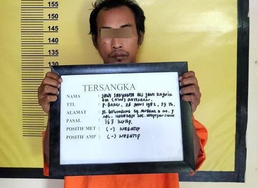 Aksi Pria di Pekanbaru Ini Mencuri Televisi Terekam Kamera CCTV