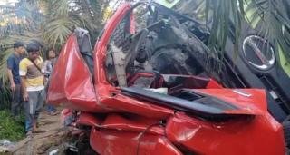 Kecelakaan Maut di Jalan Lintas Timur Pelalawan, 2 Mobil Minibus Ringsek