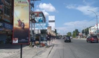 Iklan Rokok Tersusun di Sepanjang Jalan Tuanku Tambusai Pekanbaru