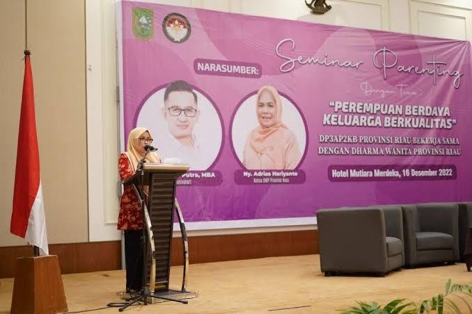 Jadi Narasumber Seminar Parenting, Ketua DWP Riau: Perempuan Itu Harus Cerdas