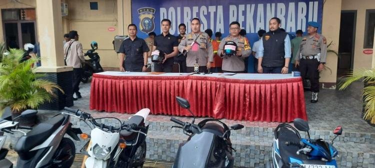 Keroyok Pengendara, 2 Anggota Geng Motor Ditangkap Polisi di Pekanbaru