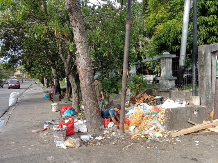 Nekat Buang Sampah Sembarangan di Pekanbaru, Sanksi Tipiring Menanti