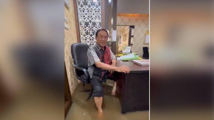 Rumah Dinas Bupati Indragiri Hilir Kebanjiran