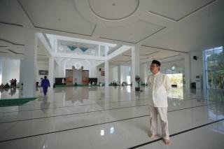 Berhasil Bangun Masjid Tanpa APBD, Gubri Syamsuar Usulkan Seresam sebagai Desa Berkomitmen Anti Korupsi
