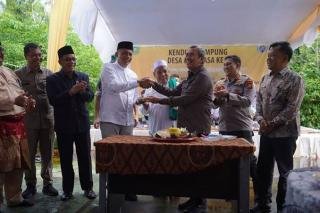 Gubri Syamsuar dan Bupati Adil Kompak Potong Tumpeng Bersama