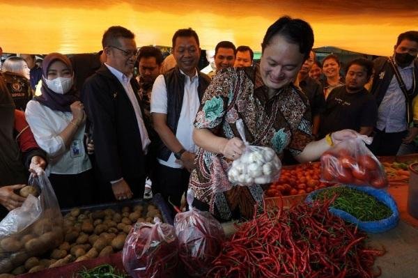 Wamendag Jerry Cek Harga dan Ketersediaan Bapok di Pekanbaru, Ini Hasilnya