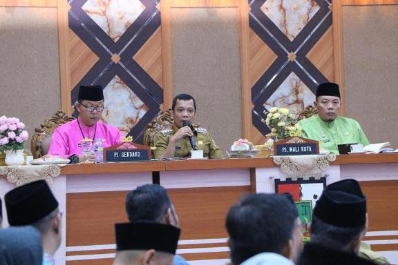Pj Wali Kota Evaluasi Program Doctor on Call dan Santunan Kematian