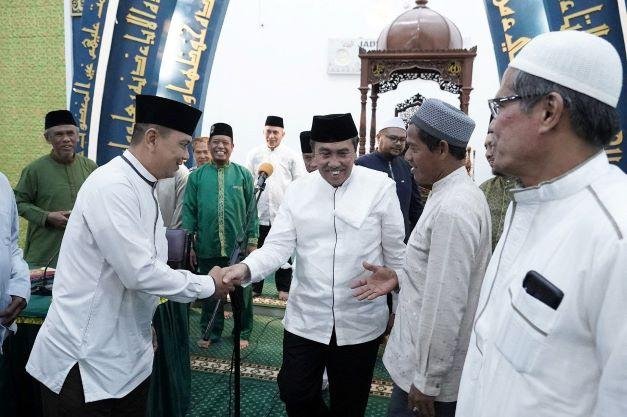 Gubernur Syamsuar Hadiri Isra Miraj di Masjid Paripurna Nurul Ibadah Tenayan Raya