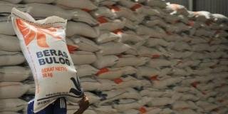 Stok Beras di Gudang Bulog Masih 8 Ton