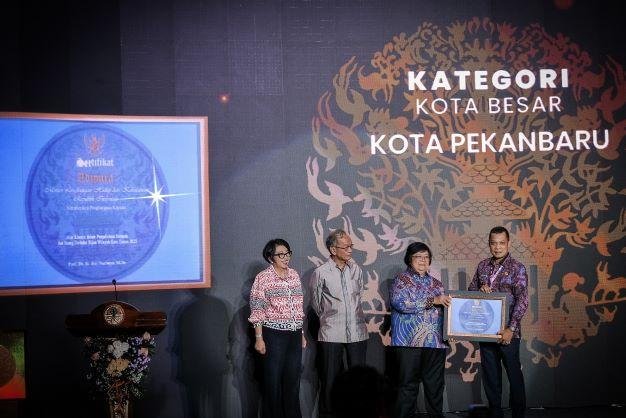 Pemko Pekanbaru Terima Sertifikat Adipura dari Kementerian LHK RI