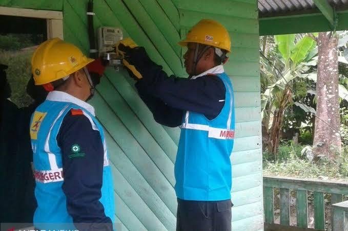 Tahun Ini, Pemprov Riau Bantu Pemasangan Listrik Gratis Rumah Warga Miskin