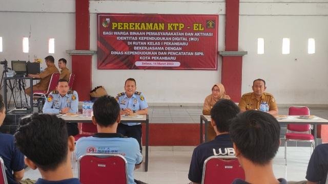 Disdukcapil Lakukan Perekaman KTP el dan Aktivasi IKD ke Warga Binaan Rutan Kelas I Pekanbaru