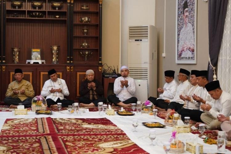 Menyambut Ramadan Gubernur dan Wagub Riau Doa Bersama