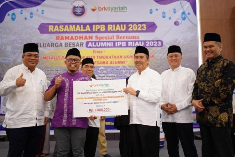 Alumni IPB Riau Beri Santunan di Bulan Ramadan dan Launching Program Kaleng Infak Subuh