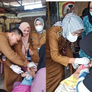 Pemcam Sukajadi Datangi Rumah Warga Beri Imunisasi Polio Anak