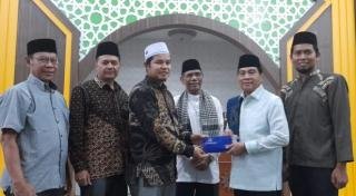 UMRI Beserta Komisi VIII DPR RI Santuni 1500 Fakir Miskin