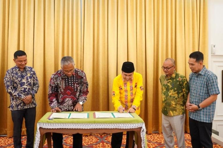 Jalin Kerja Sama dengan UTP Malaysia, Gubri Ingin Anak Riau Bekerja di Petronas
