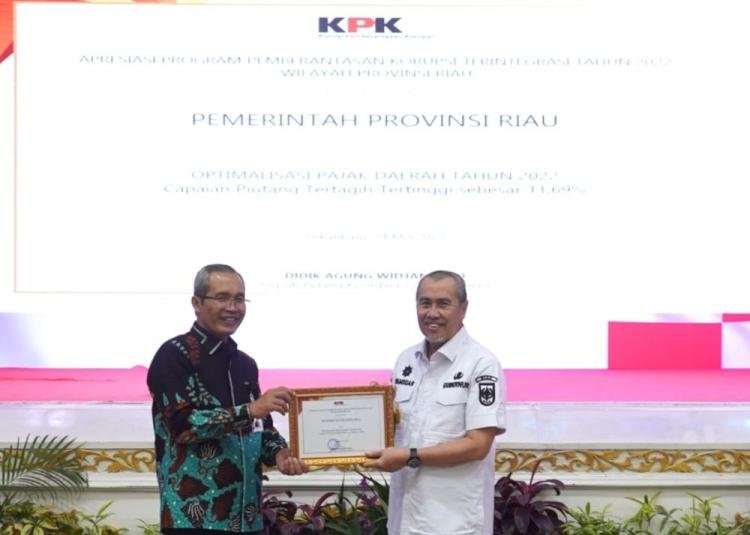 Gubernur Syamsuar Terima 3 Penghargaan dari KPK
