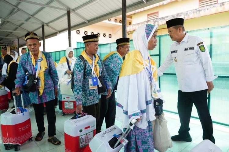 Wabup Inhil Himbau Jemaah Haji Tak Berpisah Dari Rombongan Saat Ibadah Tawaf