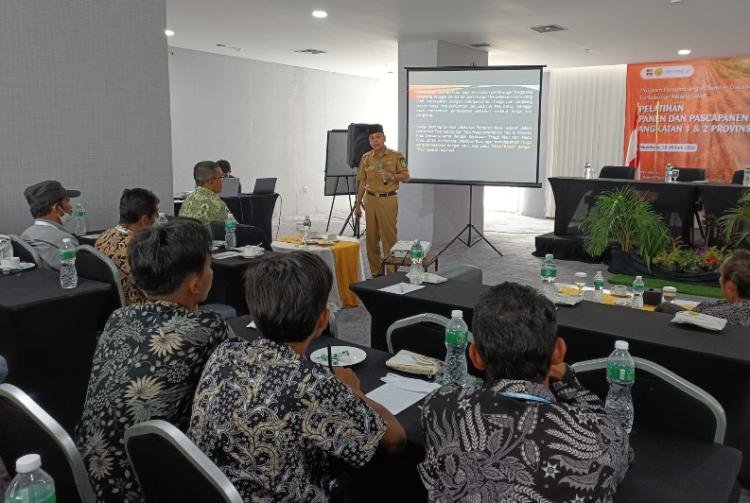 Pekebun Kelapa Sawit di Riau Ikut Pelatihan Panen dan Pascapanen