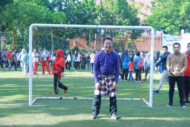 Lomba Antar OPD, Sekdako Pekanbaru Jadi Kiper Futsal Sarung