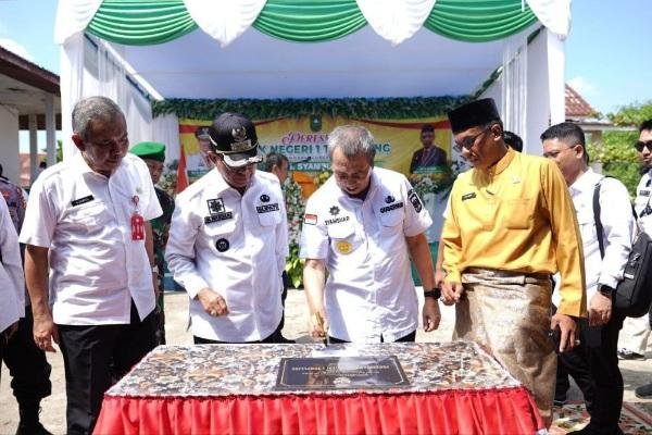 SMK Negeri 1 Tempuling Sudah Diresmikan Gubri Syamsuar, Ini Harapan Bupati Wardan