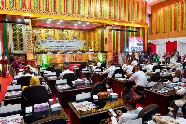 DPRD Kota Pekanbaru Gelar Paripurna Hari Jadi ke-239, Ini Harapan Gubernur Syamsuar