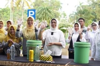 Ketua TP PKK Riau Ikuti Kegiatan Kompos Satu Negeri Bersama Iriana Jokowi