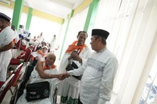 Gubri Syamsuar Melepas Keberangkatan 283 CJH Riau