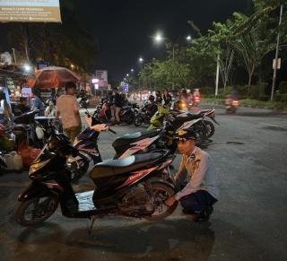 Ban Motor Digembosi, Dua Jukir Liar Diangkut Dishub Pekanbaru