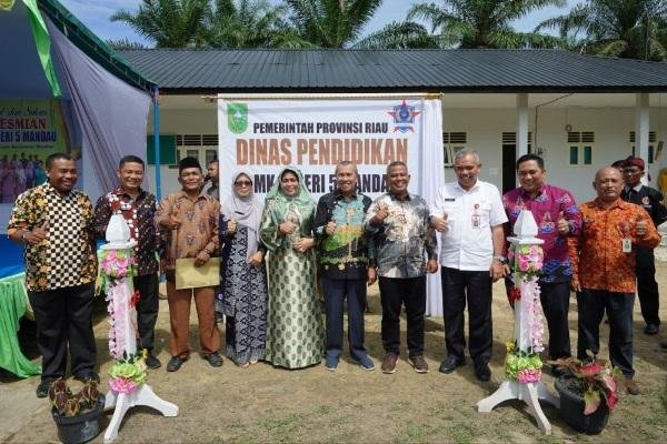 Resmikan SMK 5 Mandau, Gubri: Biaya Gratis Jangan Ada Lagi Anak Tidak Sekolah
