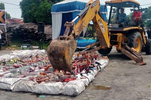 Bea Cukai Dumai Musnahkan Sejumlah Barang Iegal, Kerugian Negara Ratusan Juta