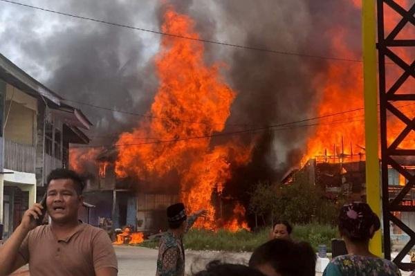 Jelang Salat Jumat, 30 Rumah Terbakar di Rokan Hilir
