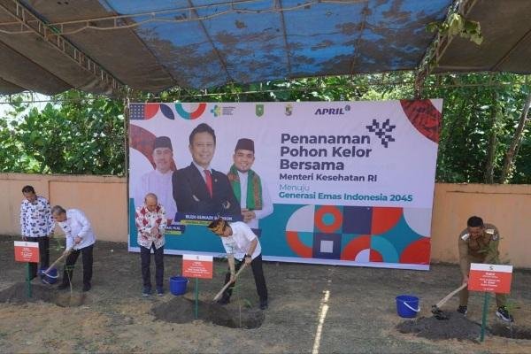 Dipercaya Bisa Atasi Stunting, Gubernur Syamsuar dan Menkes Tanam Tumbuhan Kelor di Pelalawan