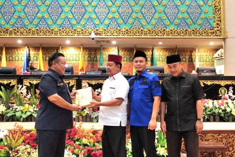 Pandangan Umum Fraksi Diserahkan, Syafaruddin Poti Harap Ditanggapi Gubernur Riau