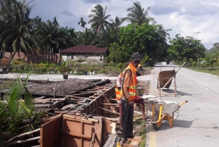 PUPR Riau Perbaiki Saluran Beton dan Turap Jalan Bengkalis-Ketam Putih