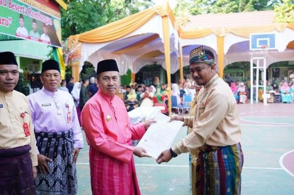 Serahkan SK PPPK Guru, Gubernur Riau Minta Tingkatkan Kualitas Peserta Didik