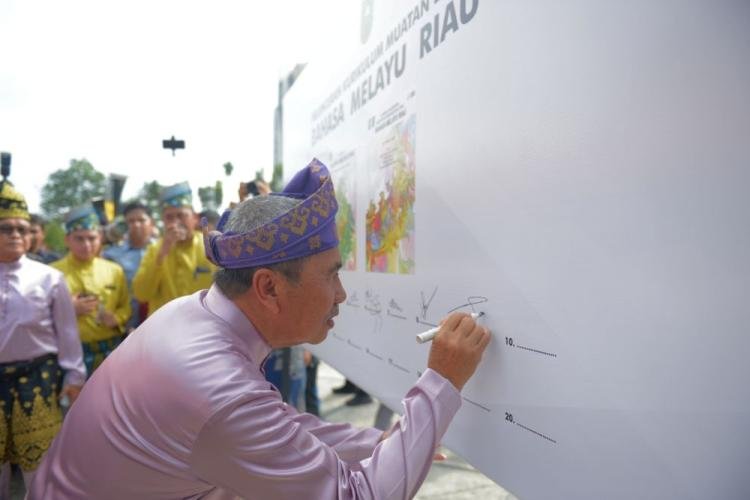 Gubernur Riau Meresmikan Mata Kuliah Budaya Melayu di Perguruan Tinggi