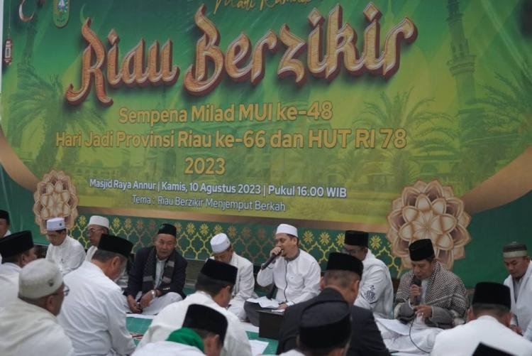 Bersempena Milad ke-48 MUI dan HUT ke-78 RI Gubernur Riau Gelar Zikir Bersama