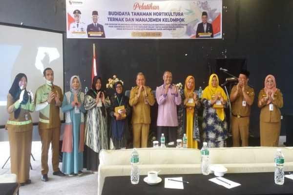 Disketapang Pekanbaru Latih Puluhan KWT Budidaya Tanaman Holtikultura dan Ternak