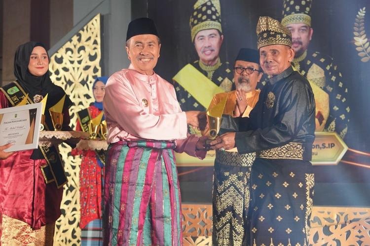 Gubri Syamsuar Hadiri Anugerah Budaya Riau 2023, Ini Daftar Peraihnya