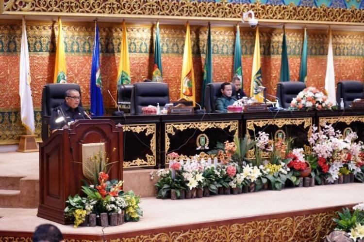 Rapat Paripurna DPRD Riau, Wagubri Sampaikan Ranperda Pajak dan Retribusi Daerah