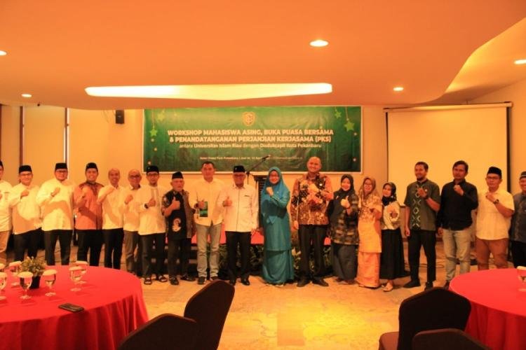 Disdukcapil Pekanbaru Jalin Kerjasama dengan UIR untuk Penerbitan Dokumen Mahasiswa Asing