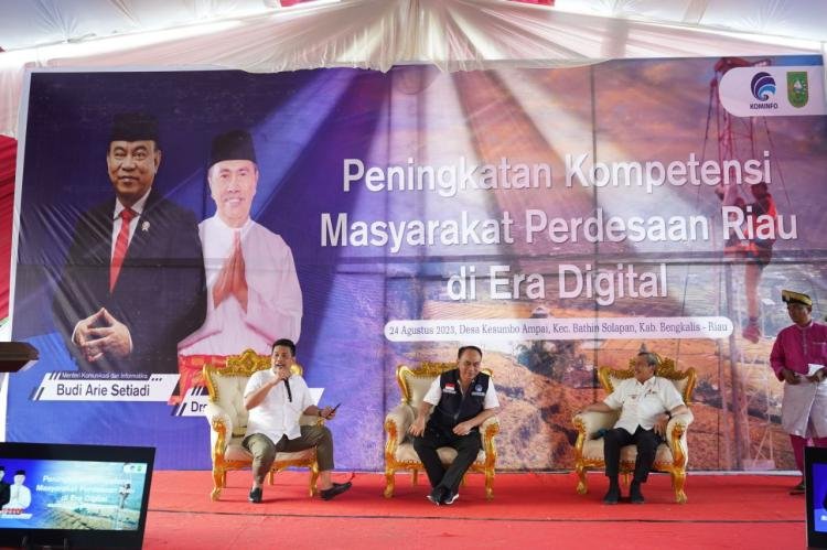 Dampingi Menkominfo RI Kunker di Bengkalis, Gubri Syamsuar Harap Seluruh Desa di Riau Jadi Desa Digital