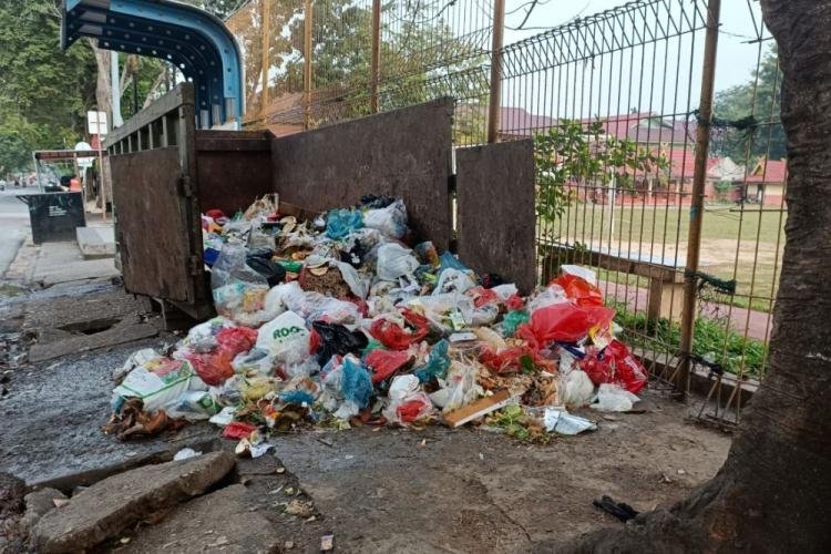 Pj Wali Kota Pekanbaru Kesal Lihat Sampah Menumpuk, Satpol PP Turun Tangan