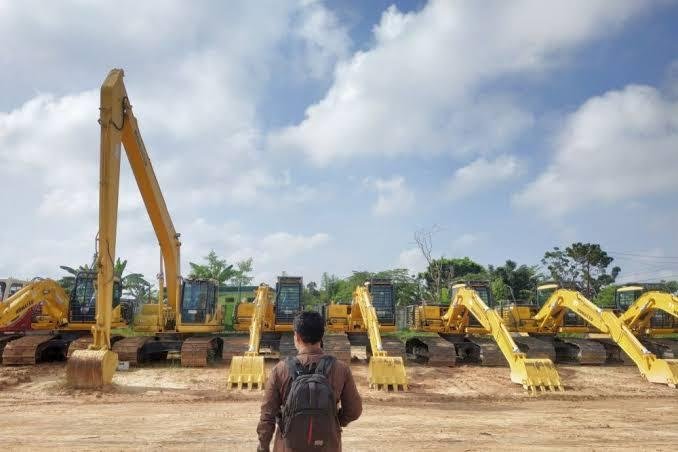 Antisipasi Jalan Longsor dan Amblas saat Hujan, Dinas PUPR Riau Siagakan Alat Berat
