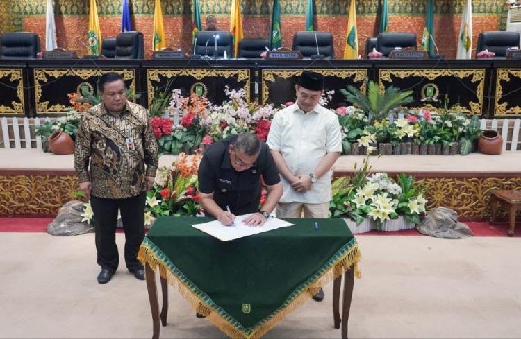 Sah, Nota Kesepakatan Perubahan KUA-PPAS APBD Provinsi Riau Resmi Ditandatangani